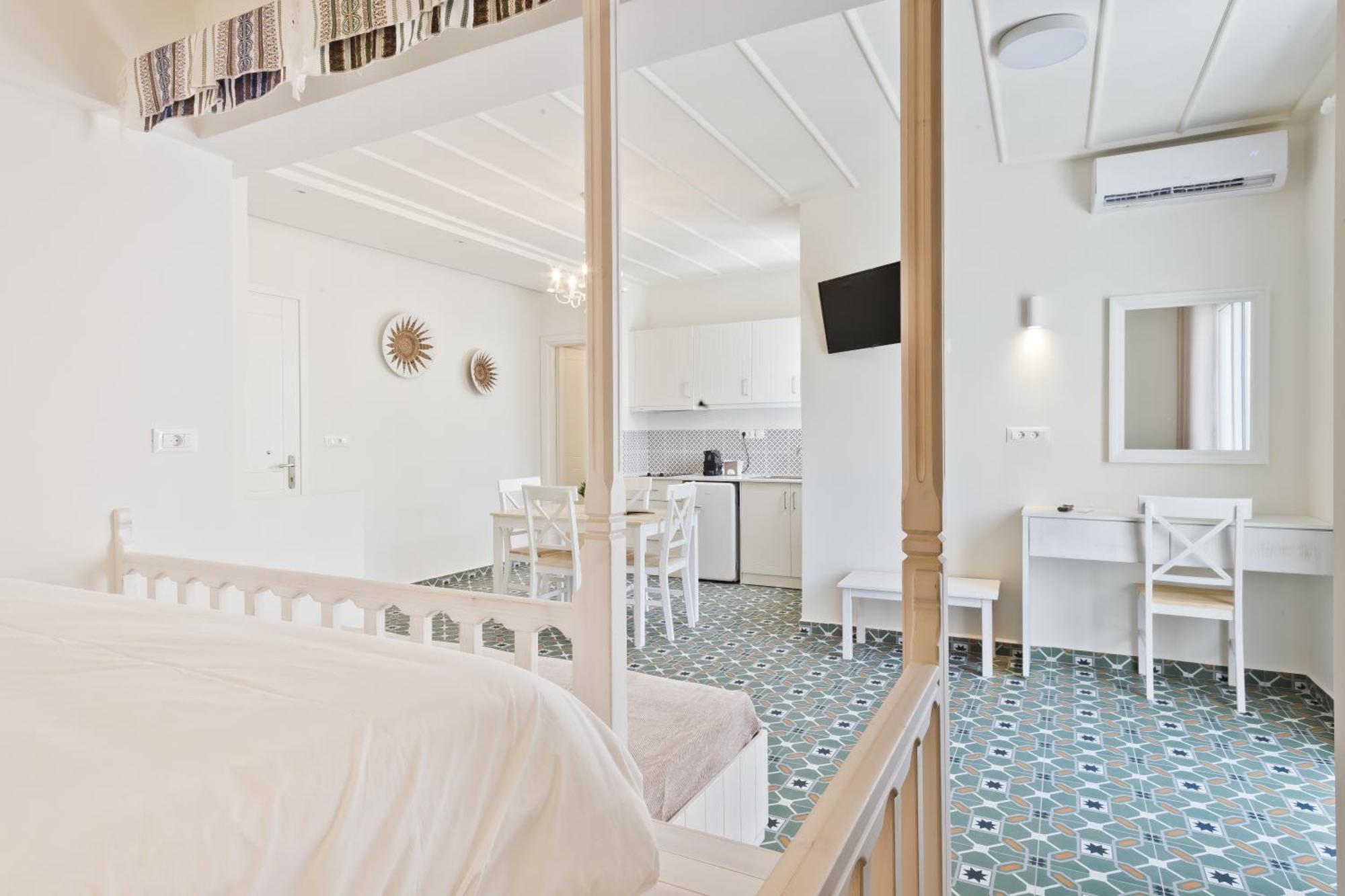Posidonia Luxury Suites Karpathos Exteriör bild